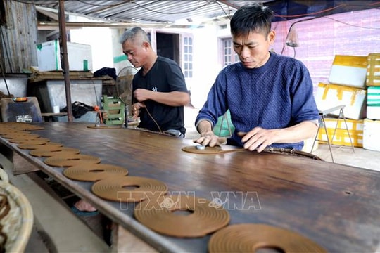 Gìn giữ mạch nguồn làng nghề hương xạ truyền thống