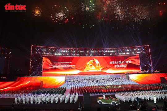Tổng duyệt Chương trình nghệ thuật đặc biệt 'Dưới lá cờ vẻ vang của Đảng'