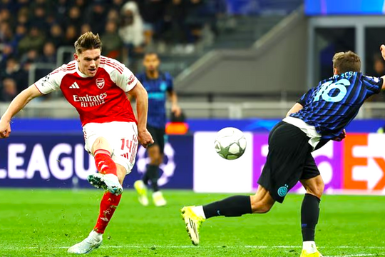 Arsenal thăng hoa ở Champions League