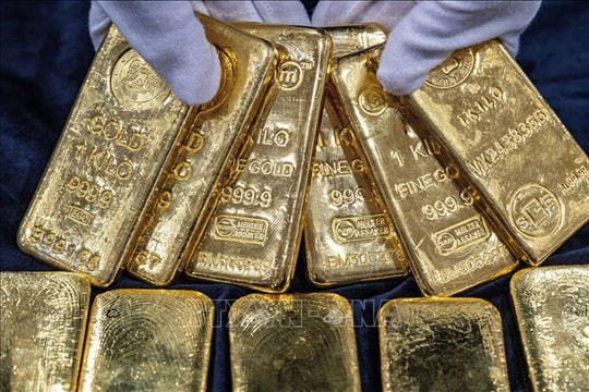 Giá vàng thế giới lần đầu tiên vượt ngưỡng 4.800 USD/ounce