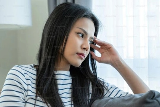 Ngày tôi lên chức, chồng thú nhận có con riêng với người khác