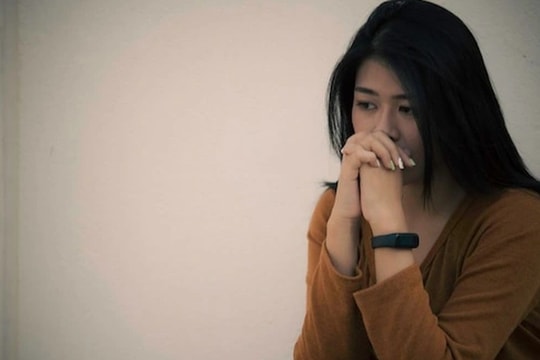 Tôi khổ sở vì phải ôm bí mật “động trời” của mẹ bạn trai