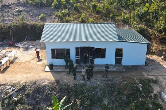 Ngôi nhà mới của cậu học trò mồ côi và nghĩa tình nơi biên giới