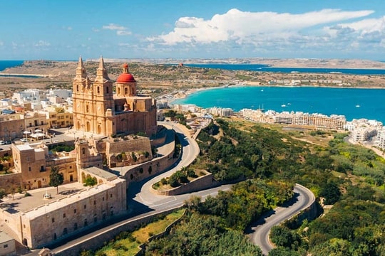 Quốc gia châu Âu mất 45 phút đi hết chiều dọc