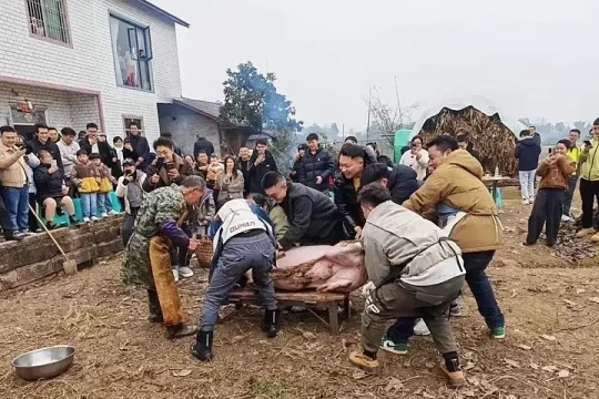 Xu hướng 'mời dân mạng ăn cỗ tất niên' vỡ trận