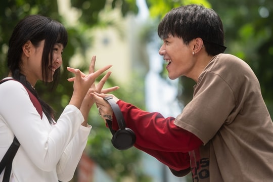 Anh Tú Atus đóng cặp người đẹp 18 tuổi