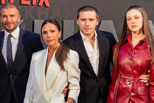 Video 'Victoria Beckham đi sự kiện cùng vợ chồng con trai' gây chú ý