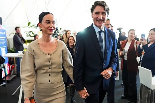 Katy Perry và cựu Thủ tướng Canada dự Diễn đàn Kinh tế thế giới