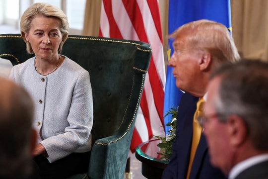 Châu Âu hoãn phê chuẩn thỏa thuận thương mại với Mỹ