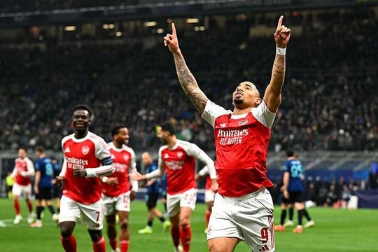 Arsenal đại thắng Á quân Champions League