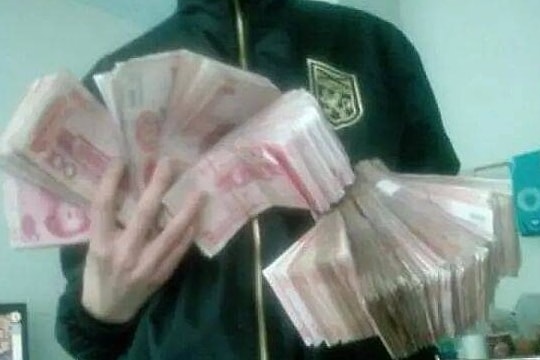 Ghen tỵ vì video khoe giàu, người đàn ông giả gái đột nhập trộm