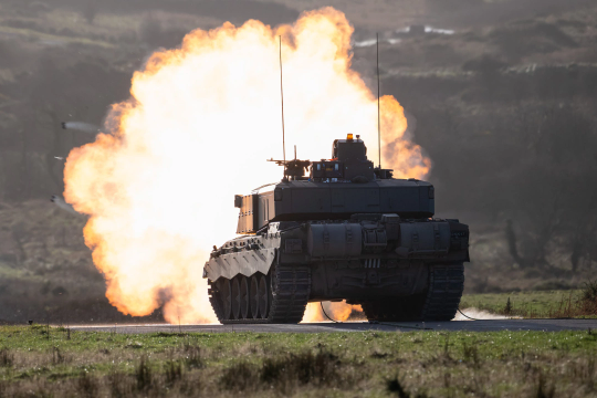 Xe tăng Challenger 3 lần đầu khai hỏa khi có người trong tháp pháo