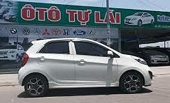 Thuê ôtô đi Tết nên chọn xe xăng hay xe điện?