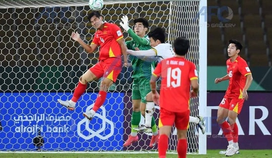 HLV Kim Sang-sik xin lỗi người hâm mộ, lý giải về thất bại của U23 Việt Nam