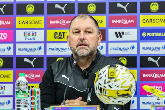 Nguy cơ bị xử thua tuyển Việt Nam, HLV Malaysia nói FIFA bất công