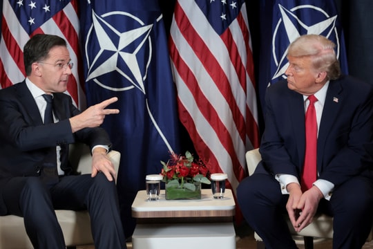 Tín hiệu mới trong cuộc gặp với Tổng thư ký NATO khiến ông Trump rút đe doạ áp thuế