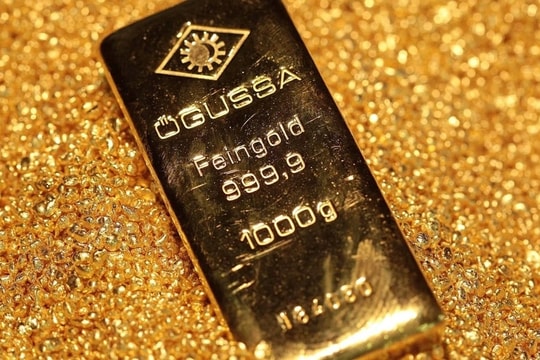 Giá vàng "nổi loạn", chuyên gia cảnh báo rủi ro