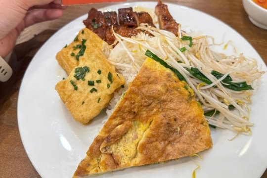 Cơm bình dân 100.000 đồng ở Hà Nội: Thịt, cá hàng tuyển, mặt bằng đắt đỏ?