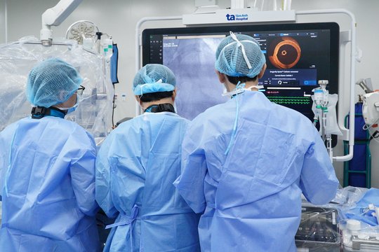 'Soi mạch máu' tìm nguyên nhân nhồi máu cơ tim