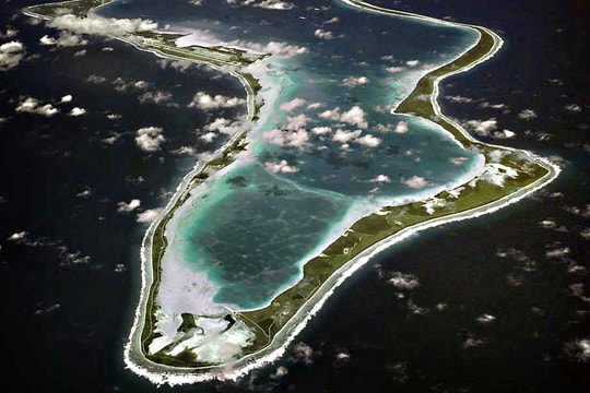 'Tàu sân bay không thể chìm' ở Ấn Độ Dương khiến ông Trump bất bình với Anh