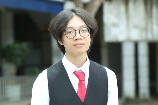 Đỗ thủ khoa tiếng Anh toàn quốc nhờ viết hơn 200 bài luận