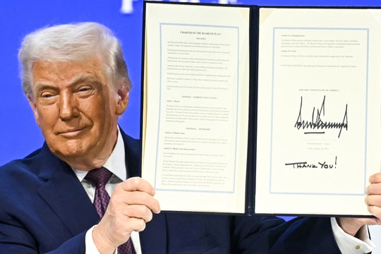 Tổng thống Mỹ ký thành lập Hội đồng Hòa bình