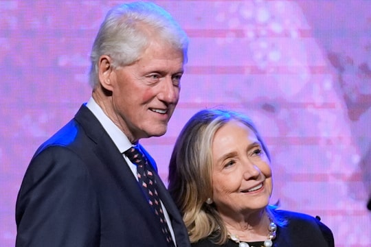 Ủy ban Hạ viện Mỹ thúc đẩy dự luật buộc tội vợ chồng Clinton