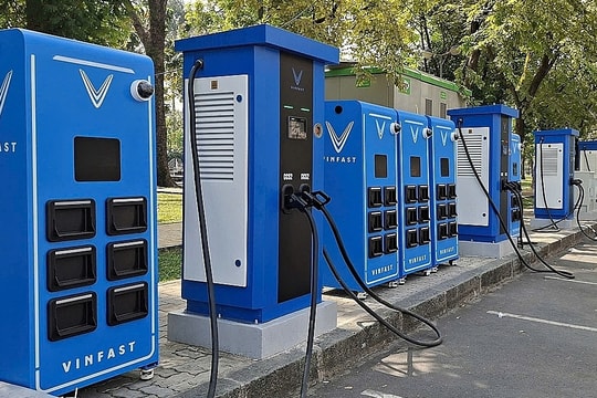 Tủ đổi pin xe máy điện phải dùng chung, không độc quyền