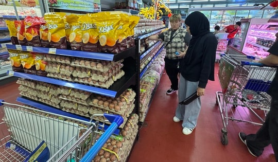 Giá trứng chênh nhau, người tiêu dùng bất lợi