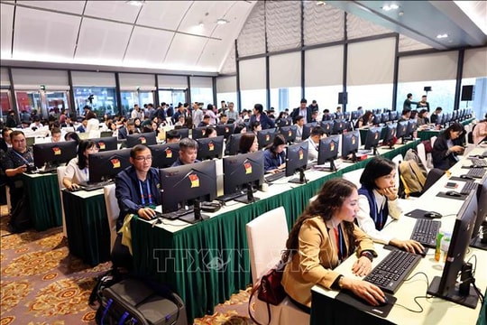 Phóng viên quốc tế chúc mừng thành công Đại hội XIV của Đảng