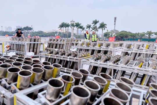 Cận cảnh trận địa bắn pháo hoa trong chương trình nghệ thuật đặc biệt 'Dưới lá cờ vẻ vang của Đảng'