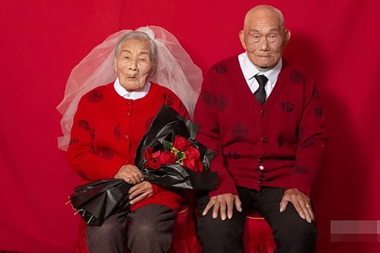 'Không màng chuyện bao đồng' - tâm thái giúp vợ chồng cùng thọ 102 tuổi