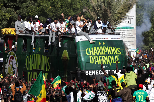 Tuyển Senegal được thưởng tiền và đất