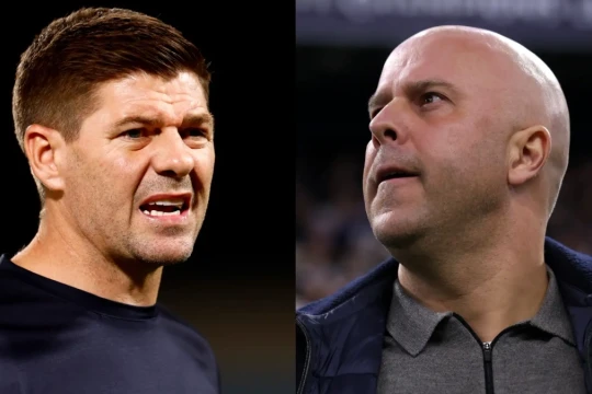 Gerrard nhắc khéo Arne Slot ngừng than vãn