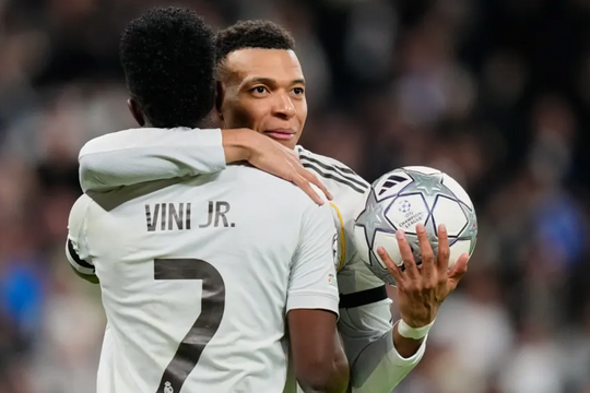 Mbappe bắt kịp kỷ lục của Ronaldo ở Champions League