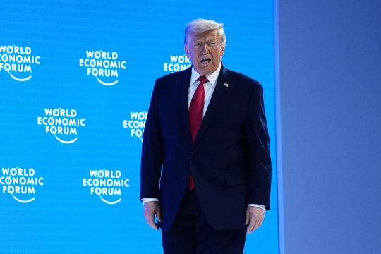 Cú quay đầu của ông Trump giữa khủng hoảng với đồng minh