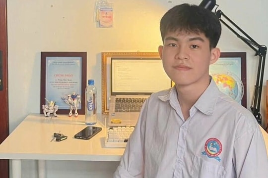 Nam sinh 'trường làng' từ tấm vé chót đến giải nhì Tin học quốc gia