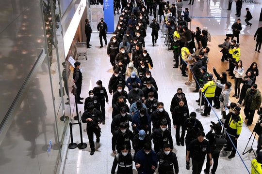 Hàn Quốc dẫn độ 73 nghi phạm lừa đảo trực tuyến từ Campuchia