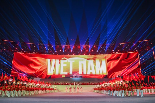 Chương trình nghệ thuật và pháo hoa chào mừng thành công Đại hội Đảng