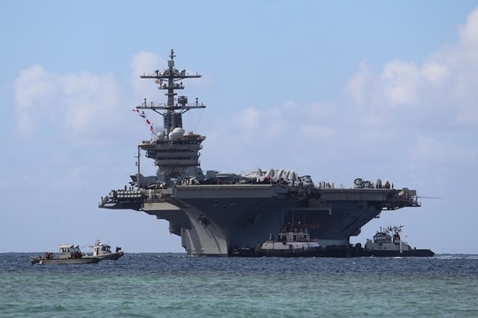 Tổng thống Mỹ tuyên bố 'hạm đội lớn' đang hướng tới Iran