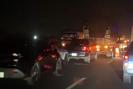 6 ôtô tông liên hoàn trên cao tốc TP HCM - Trung Lương