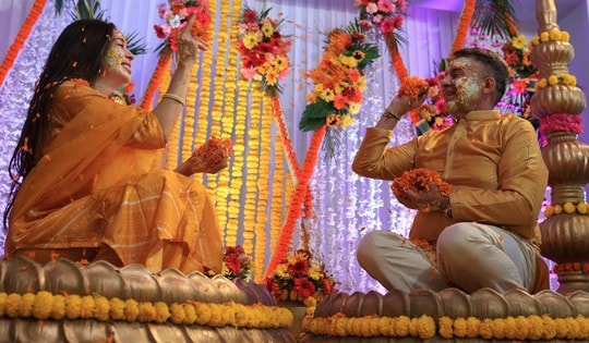 Con gái 27 tuổi lấy chồng U80 tuổi, bố mẹ "khóc như mưa" đi đưa dâu