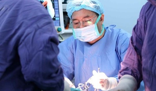 Chỉ vì một phút bất cẩn, nam thiếu niên 15 tuổi đứng trước nguy cơ mất bàn tay