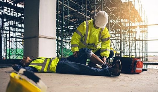 Tai nạn lao động cận Tết: Một phút lơ là hệ lụy lâu dài