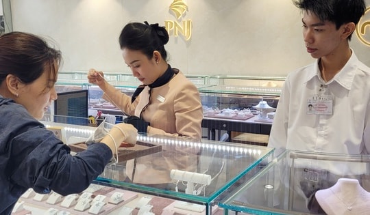 Giá vàng hôm nay 23-1: Tăng lên đỉnh cao mới