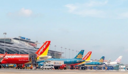 Vé máy bay Tết 2026: Nhiều đường bay sắp kín chỗ, nguồn cung có đáp ứng kịp nhu cầu tăng cao?