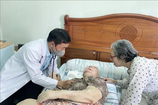 Già hóa dân số và bài toán nguồn nhân lực chăm sóc người cao tuổi