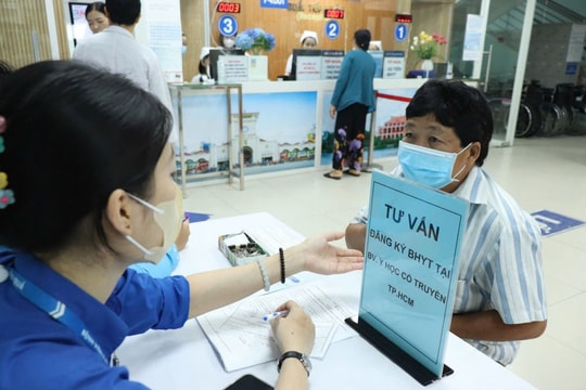 TP Hồ Chí Minh cấp thẻ BHYT miễn phí cho hơn 15.000 hộ nghèo, cận nghèo năm 2026