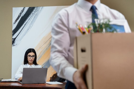 Bị sa thải vì từ chối diễn văn nghệ trong tiệc tất niên công ty