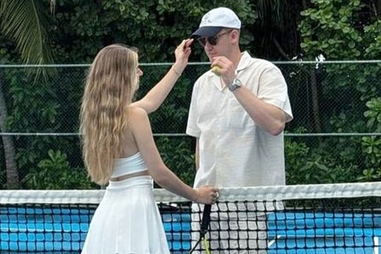 Tôi mất ăn mất ngủ vì vợ vẫn chơi chung đội cầu lông với tình cũ